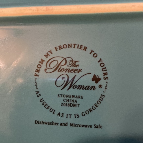 The Pioneer Woman “Butter Makes Everything Better” Butter Dish - Picture 4 of 11
